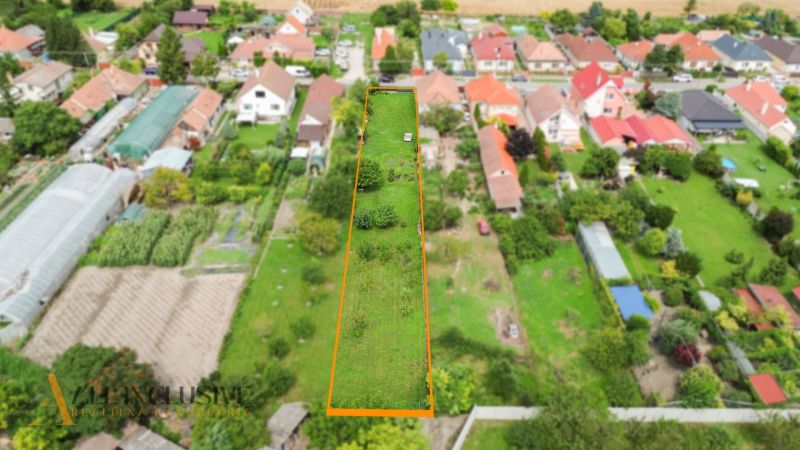 NA PREDAJ STAVEBNÝ POZEMOK - 1266 m², ROHOVCE - Pozemky - bývanie v Rohovciach, vhodné na výstavbu, s množstvom zelene a ovocnými stromami.