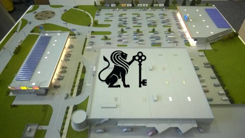 Obchodné priestory na prenájom v nákupnom centre RGB Javorina - Nákupné centrum s parkoviskom a obchodnými priestormi na ulici Trenčianska, Slovensko.
