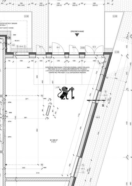 Predaj OP o výmere 86,62 m2 na predaj, Senec - Pôdorys budovy na ulici Vtáčia, ukazujúci obchodné priestory a zásobovanie.