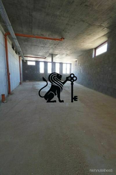 Predaj OP o výmere 86,62 m2 na predaj, Senec - Neviem určiť identitu osoby. Zobrazený je prázdny stavebný interiér na ulici Vtáčia.