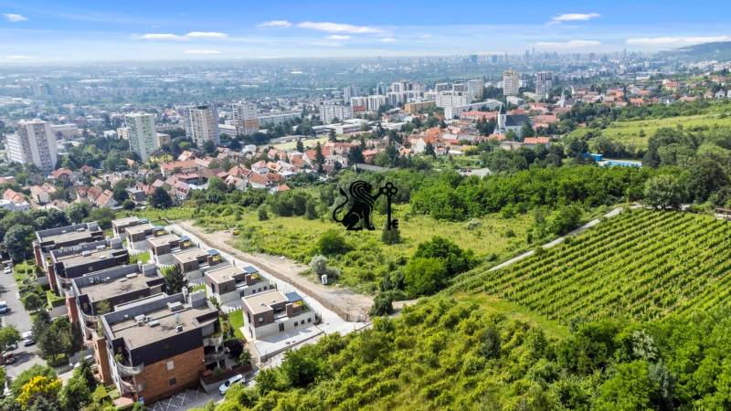 SKOLAUDOVANÉ! Predaj vily v projekte 