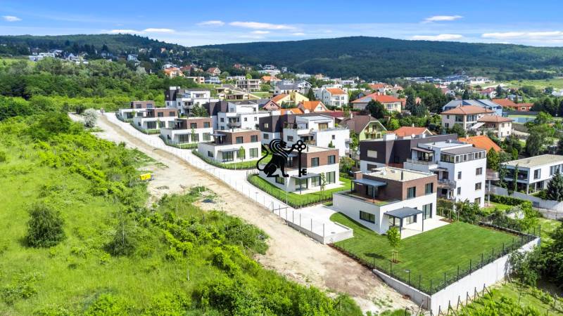 SKOLAUDOVANÉ! Predaj vily v projekte 