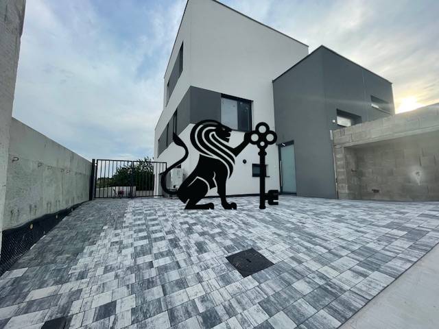 Mezonetový 5-izbový byt s terasou - Exteriér 5 a viac izbového bytu na Kamenistej ulici v Bratislave - Rači.