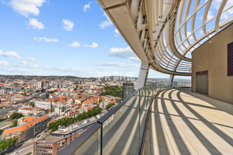 EXKLUZÍVNY 2i byt (16 p.),SKY PARK, KLÍMA, VÝHĽAD, PARKING, VEŽA I - Výhľad z terasy 2-izbového bytu na panorámu Bratislavy - Starého Mesta na Čulenovej ulici.