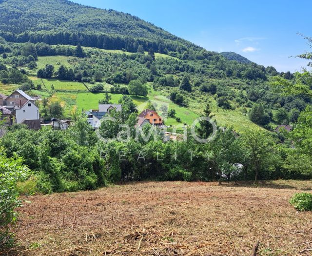 Slnečný stavebný pozemok 659 m2 v obci Čavoj