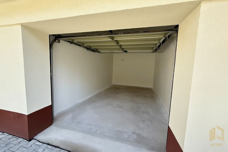 NA PREDAJ MUROVANÁ GARÁŽ (22m2) SENICA, SADOVÁ UL.