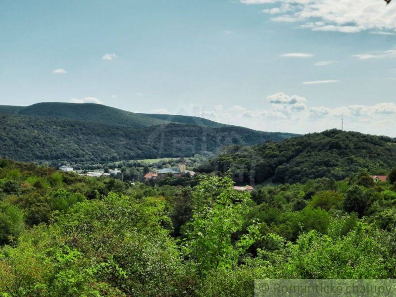 Pozemok 1 949 m² vo viničnej oblasti obce Hronský Beňadik