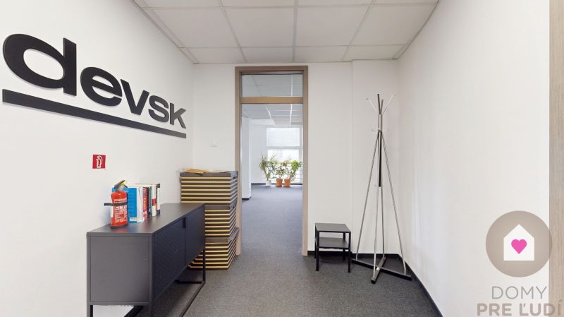 Samostatné kancelárske priestory 95,6 m2 -  BA II. Miletičova - Kancelárie s nápisom 