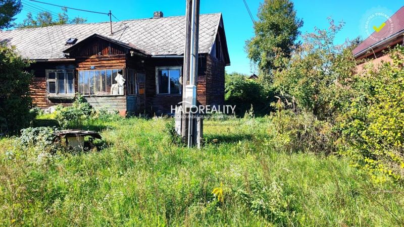 Predaj, rodinný dom Pôtor  - EXKLUZÍVNE HALO REALITY - Rodinný dom v Pôtore so zanedbanou záhradou a drevenou fasádou.