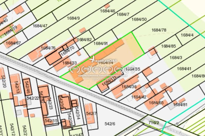 NOVÁ CENA - investičná príležitosť v obci Bíňovce - Katastrálna mapa v Bíňovciach zobrazuje rozmiestnenie pozemkov a rodinných domov na ulici.