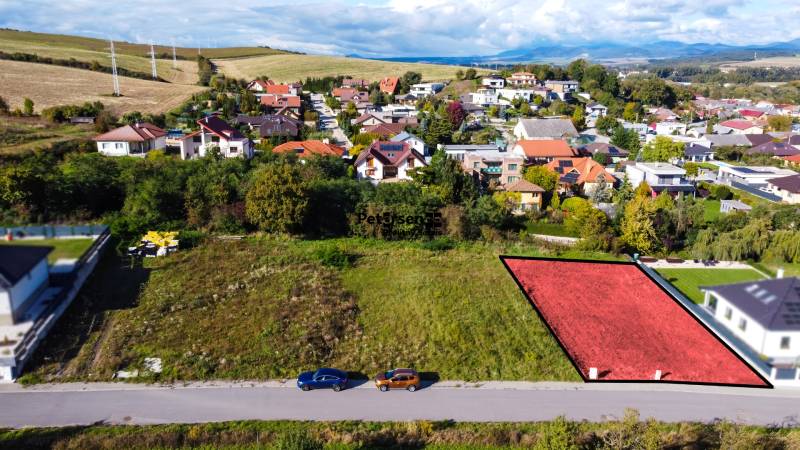 Predaj pekného stavebného pozemku v obľúbenej lokalite Beniakovce - Pozemky - bývanie v Beniakovciach, pripravené na výstavbu, obklopené prírodou a domami.