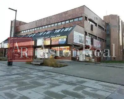 SKLADOVÉ priestory 54m2 na prenájom v centre mesta- Dubnica nad Váhom - Budova na Námestí Matice Slovenskej využívaná ako sklady a haly v Dubnici nad Váhom.