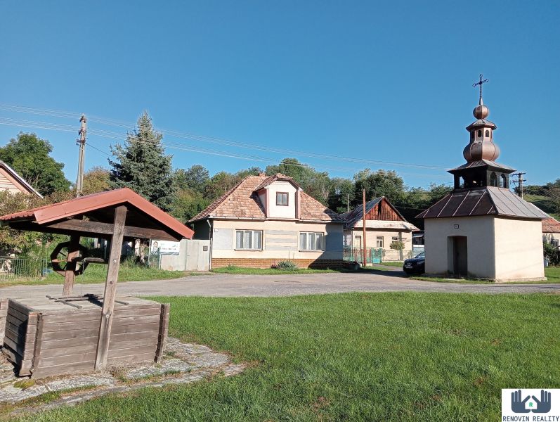 Rodinný dom s veľkým pozemkom 3 000m² v centre obce – Kozí Vrbovok