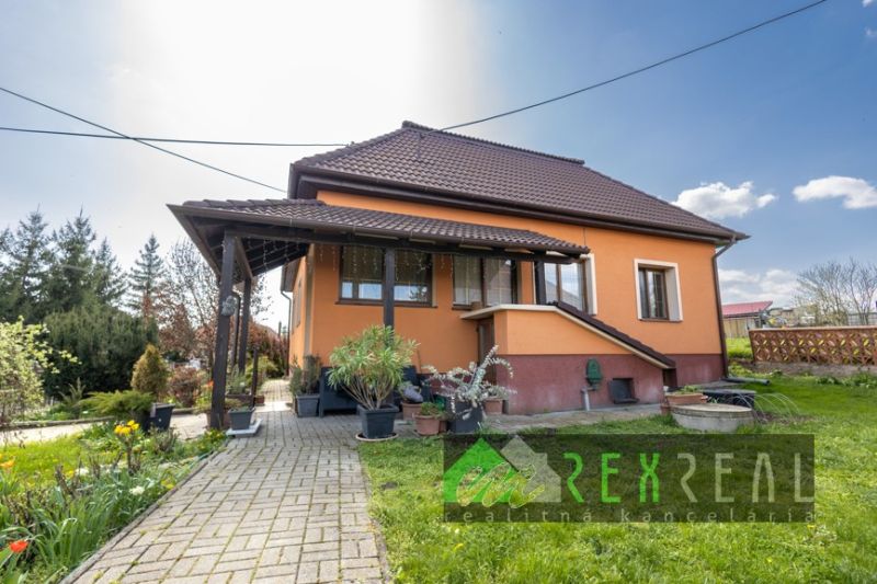 Predaj 2 rodinných domov na jednom pozemku, Záhorce.