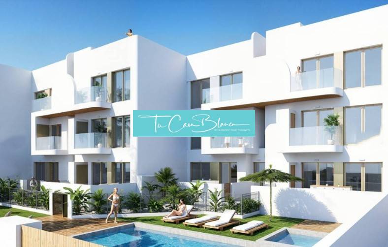 Novostavba, Apartmán Los Alcazáres, 85 m2, 2 spálne bazén  - Rekreačný apartmán v Los Alcázares s bazénom, terasou a lehátkami.