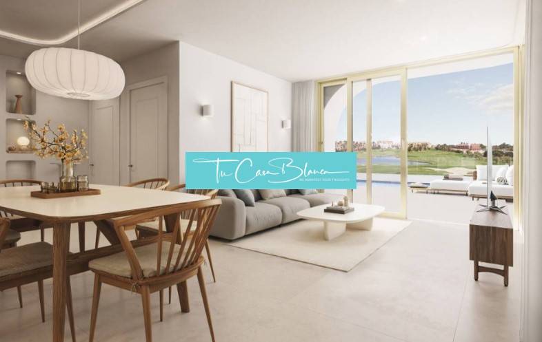 Novostavba, Apartmán Los Alcazáres, 85 m2, 2 spálne bazén  - Svetlý obývací priestor rekreačného apartmánu s jedálenským stolom a výhľadom na terasu.