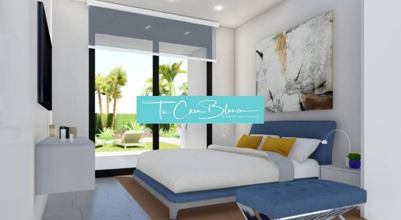 Ekologická novostavba Calasparra, 77-117m2, 2-3spálne - Svetlá spálňa v rodinnom dome s manželskou posteľou, pohľad na záhradu.