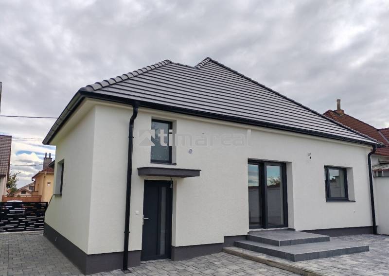 – Podpivničený RD po kompletnej rekonštrukcii - Rodinný dom s novou strechou a terasou v Jaslovských Bohuniciach.