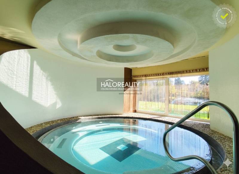 Prenájom, reštauračný priestor Dudince, Bar a Wellne... - Interiérové gastro priestory s bazénom a výhľadom do záhrady.