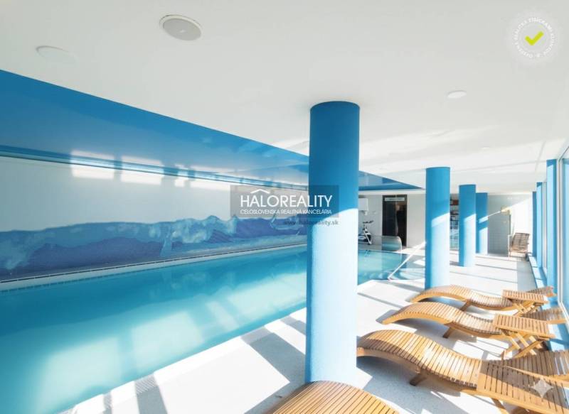 Prenájom, reštauračný priestor Dudince, Bar a Wellne... - Interiérová relaxačná zóna s bazénom a ležadlami v gastro priestoroch.