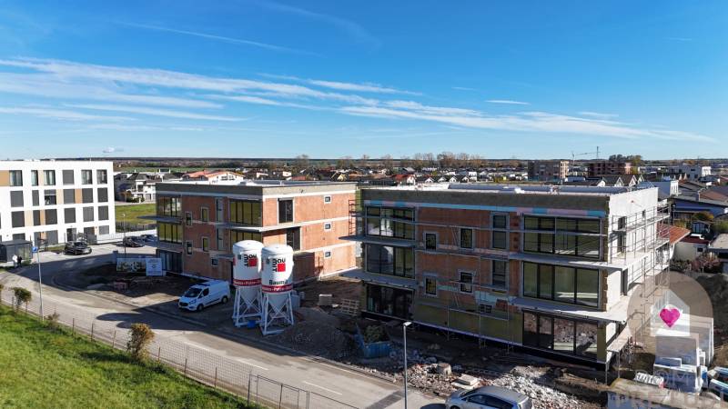 3i. BYT SO ZÁHRADOU +TEP. ČERPADLO, KLIMATIZÁCIA A ŽALÚZIE V CENE - Stavebný projekt 3-izbových bytov na Dúhovej ulici v Slovenskom Grobe.