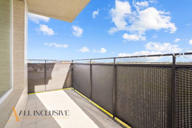 NA PRENÁJOM 2x 2-IZBOVÉ BYTY S TERASOU,DUNAJSKÁ STREDA - Balkón s výhľadom v dvojizbovom byte na Panónskom háji v Dunajskej Strede.