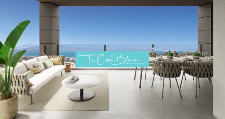 Novostavba Apartmán La Mata, 78m2, bazén, garáž - Veranda rekreačného apartmánu v Torrevieji s pohľadom na more a komfortným sedením.