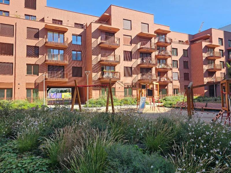 EXKLUZÍVNE MESTSKÉ BÝVANIE v PROJEKTE ZWIRN: 1 izb. BYT -  42,14 M2   - Bytový komplex v Bratislave - Ružinove na ulici Košicá s ihriskom a zeleňou.