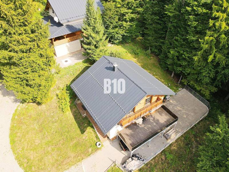 LUKRATÍVNA CHATA - NOVOSTAVBA - SRDCE VRÁTNEJ DOLINY - Chata v Terchovej obklopená lesom s drevenou terasou a priľahlou záhradou.