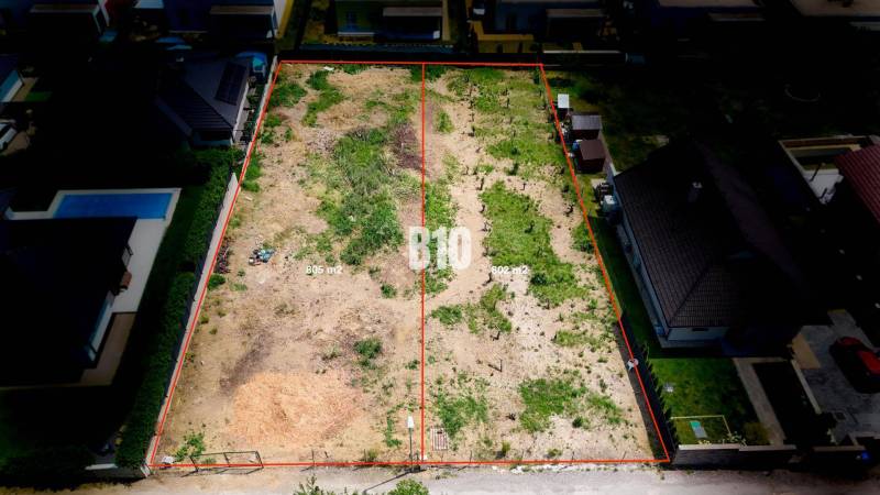 Štitáre - Pozemok so stavebným povolením -  805 m2 - Pozemky na bývanie v Štitároch, rozdelené na 805 m² a 802 m².