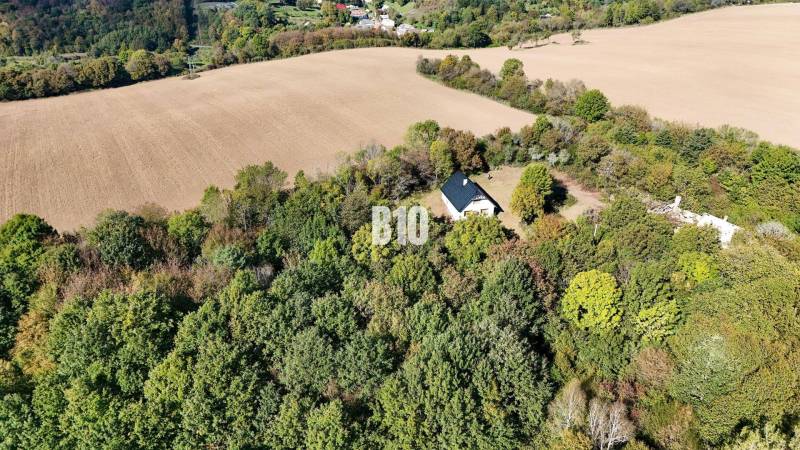 Glamping ? Chov dobytka ? - Usadlosť so 16 hektármi - Lackov - Chata v Lackove obklopená lesom a poľami, pokojná vidiecka krajina.