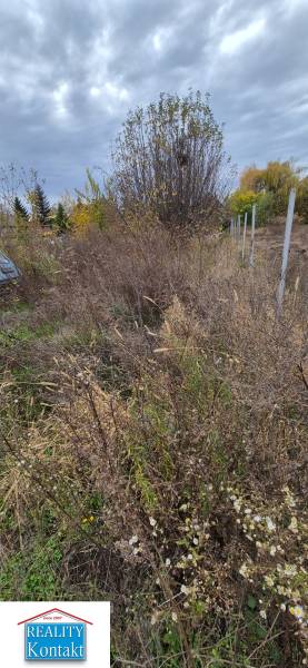 Znížená CENA- PREDAJ pozemok na výstavbu rodin.domu Tvrdošovce 1815m2 - Pozemok v Tvrdošovciach vhodný na bývanie s prírodnou vegetáciou a stromami.