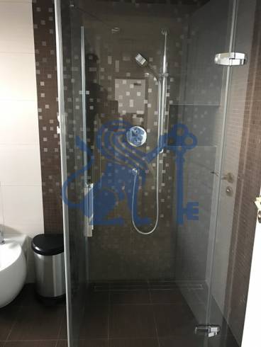 3 izbový byt, 50 m2 terasa, 2PS, Gajarská ulica, Záhorská Bystrica - Sprchovací kút s dvierkami a vybavením v 3-izbovom byte.