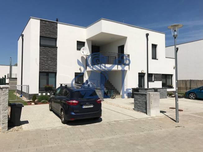 3 izbový byt, 50 m2 terasa, 2PS, Gajarská ulica, Záhorská Bystrica - Rodinný dom na Gajarskej ulici, Bratislava - Záhorská Bystrica, s parkovacím státím.