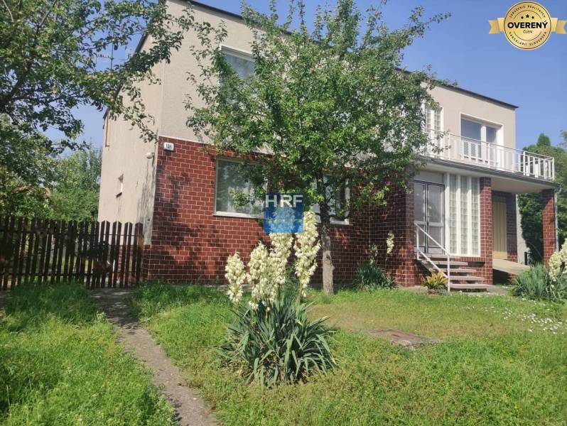 Na predaj rod. dom v obci Radošovce - Vieska, okr. Skalica. - Rodinný dom na Vieske v Radošovciach so záhradou a balkónom z tehál a omietky.