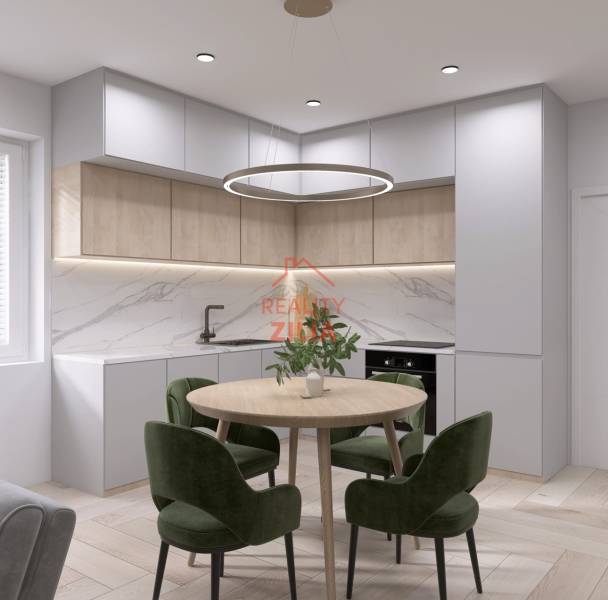 RODINNÝ DOM – dvojdom, na Ul. Ivana Braunera v Nitre - NOVOSTAVBA.  - Kuchyňa v rodinnom dome, s mramorovým obkladom, zelenými stoličkami a podlahou s dreveným dekorom.