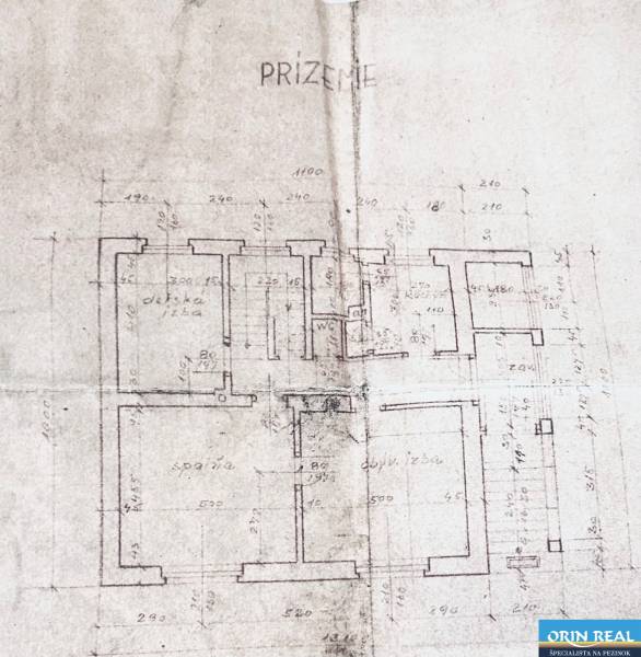 Na predaj rodinný dom s rozľahlým pozemkom 1788m2 MODRA - Pôdorys prízemia rodinného domu s označenými miestnosťami.