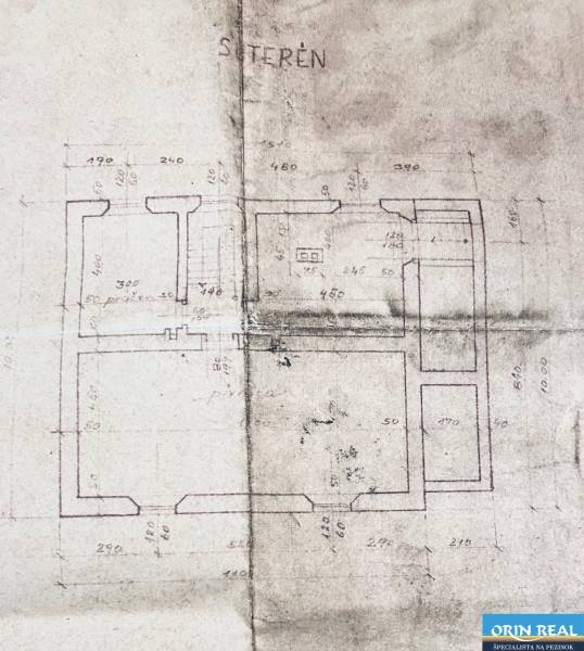 Na predaj rodinný dom s rozľahlým pozemkom 1788m2 MODRA - Pôdorys rodinného domu znázorňujúci usporiadanie suterénu so stavebnými rozmermi a popismi.