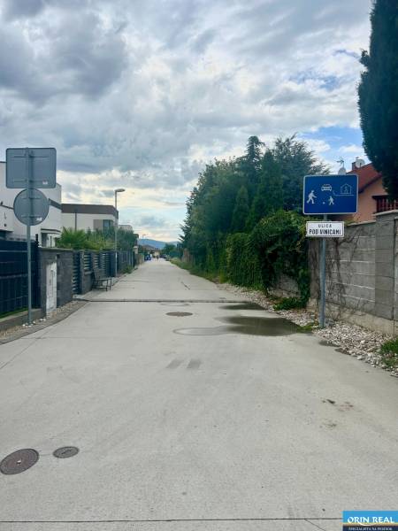 Pozemok vhodný na radovú výstavbu Chorvátsky Grob 1.044m2 - Ulica Pod vinicami v Chorvátskom Grobe, obytná zóna, pozemky - bývanie.