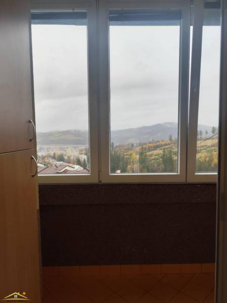 Rezervovany!!! Predaj: 3-izbový byt Čadca - Okružná, - Výhľad z okna v 3-izbovom byte s výhľadom na krajinu.