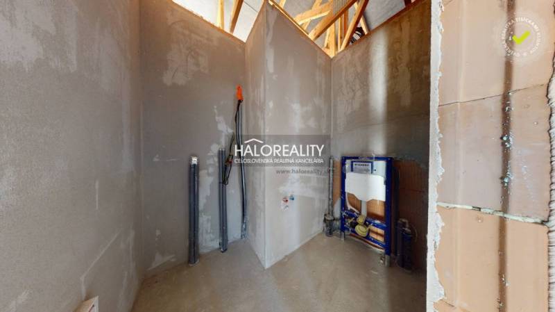 Predaj, rodinný dom Bellova Ves - NOVOSTAVBA - EXKLU... - Nezariadená miestnosť na stavbu v rodinnom dome, s viditeľnými inštaláciami.