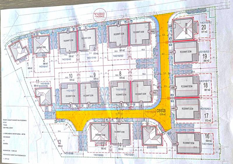 Stavebný pozemok na predaj - Studienka. - Urbanistická štúdia pozemkov na bývanie v Studienke, ulica Pod Borovicou, plán domov a ciest.