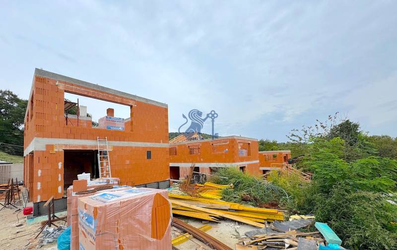 PREDAJ 5i rekreačný RD | Pekná cesta | Lesopark Rača  - Rozostavané rodinné domy v Bratislave - Rači na Peknej ceste obklopené zeleňou a materiálom.