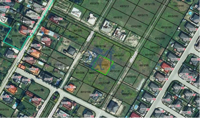 Stavebný pozemok v Bernolákove, Višňová ulica - Mapa ukazuje pozemky na bývanie na ulici Višňová s rozdelenými parcelami.