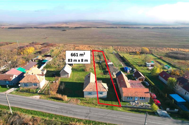 Radnovce – 660 m2 stavebný pozemok 20 minút od Rimavskej Soboty - Pozemky - bývanie v Radnovciach, vidiecka zástavba s polohou pri hlavnej ceste.