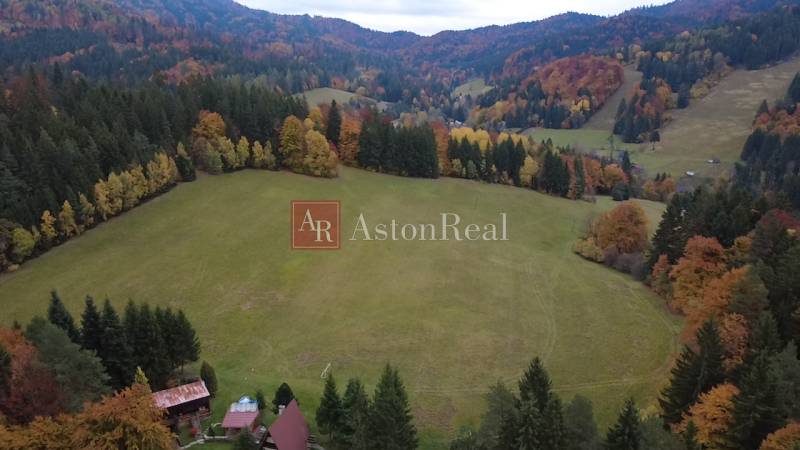 Investičný pozemok s panoramatickým výhľadom Čertov 9.100 m2 - Jesenná krajina s farebnými listami v Rekreačných pozemkoch v Čertove, Lazy pod Makytou.