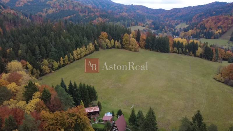 Investičný pozemok s panoramatickým výhľadom Čertov 9.100 m2 - Jesenný výhľad na rekreačné pozemky pri obci Lazy pod Makytou, časť Čertov.