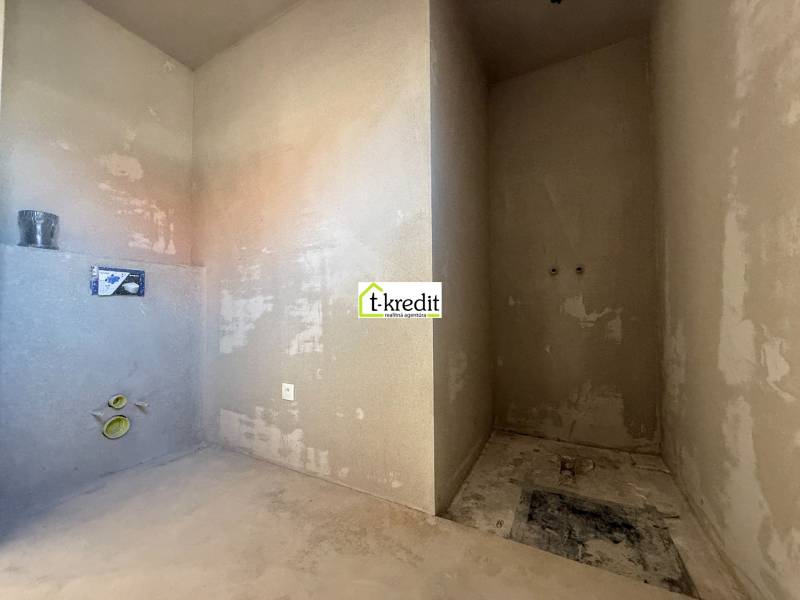 PREDAJ - NOVOSTAVBA - TESÁRSKE MLYŇANY - Nedokončená kúpeľňa v rodinnom dome s prípravou na inštalácie.