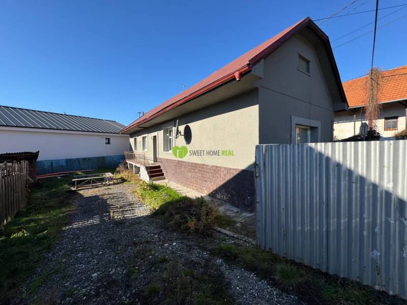 Na predaj 3i rodinný dom – Družstevná pri Hornáde, Košice - okolie - Rodinný dom na Varoveckej ulici v Družstevnej pri Hornáde s dvorom a bránou.