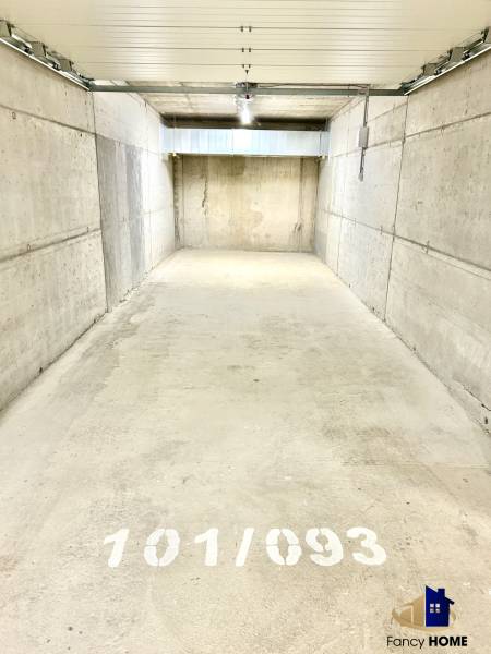 PRENÁJOM garáž Poprad, ul. Karpatská - Betónová garáž na Karpatskej ulici v Poprade s číslom 101/093.